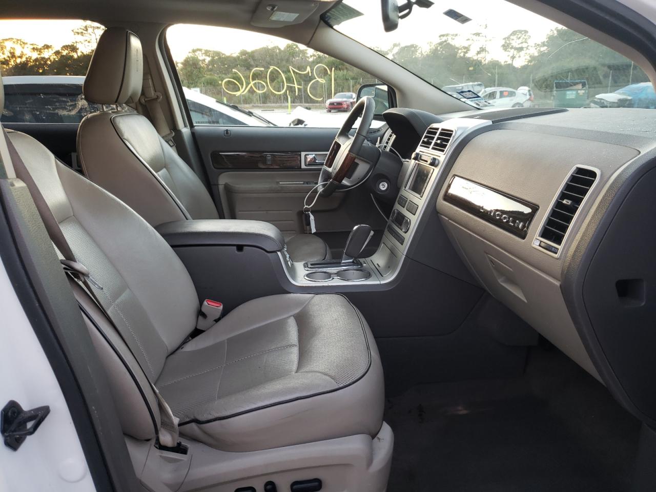 Photo 5 from auction – 2010 LINCOLN MKX with VIN 2LMDJ8JC5ABJ27686