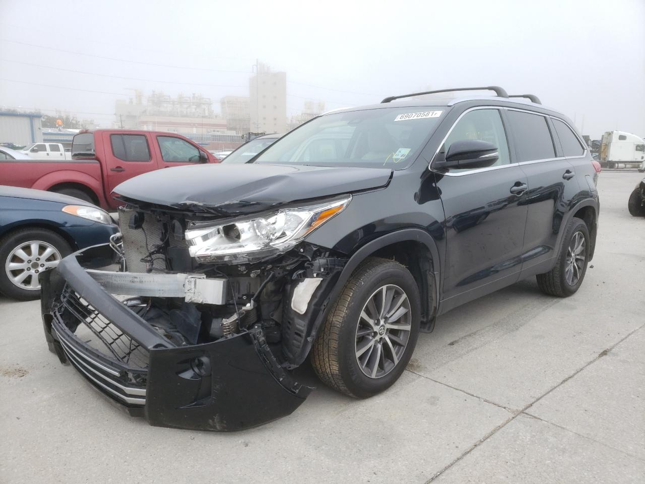 Photo 2 from auction – 2019 TOYOTA HIGHLANDER with VIN 5TDJZRFH3KS586480
