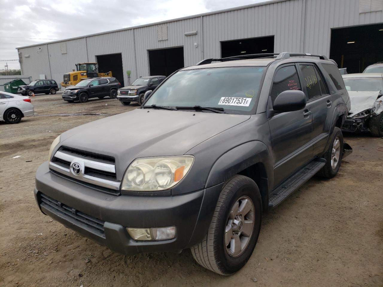 Photo 2 from auction – 2005 TOYOTA 4RUNNER SR with VIN JTEZU14R150048118