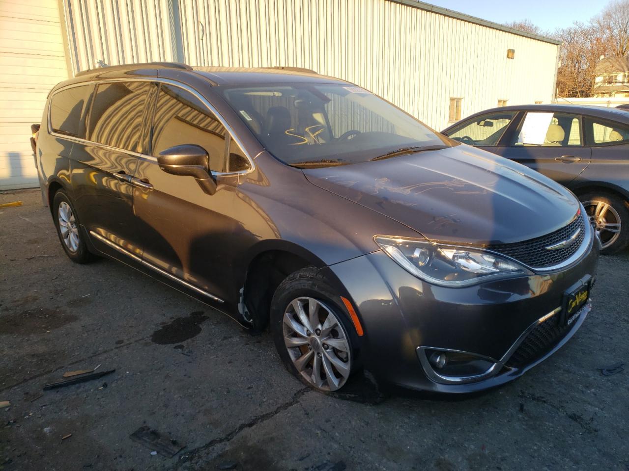 CHRYSLER PACIFICA T 2017 with VIN 2C4RC1BG6HR539416 - Photo from auction