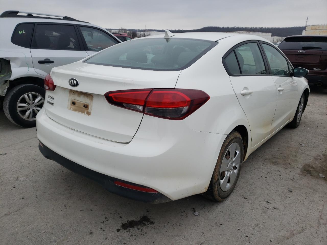 Photo 4 from auction – 2017 KIA FORTE LX with VIN 3KPFK4A72HE071839