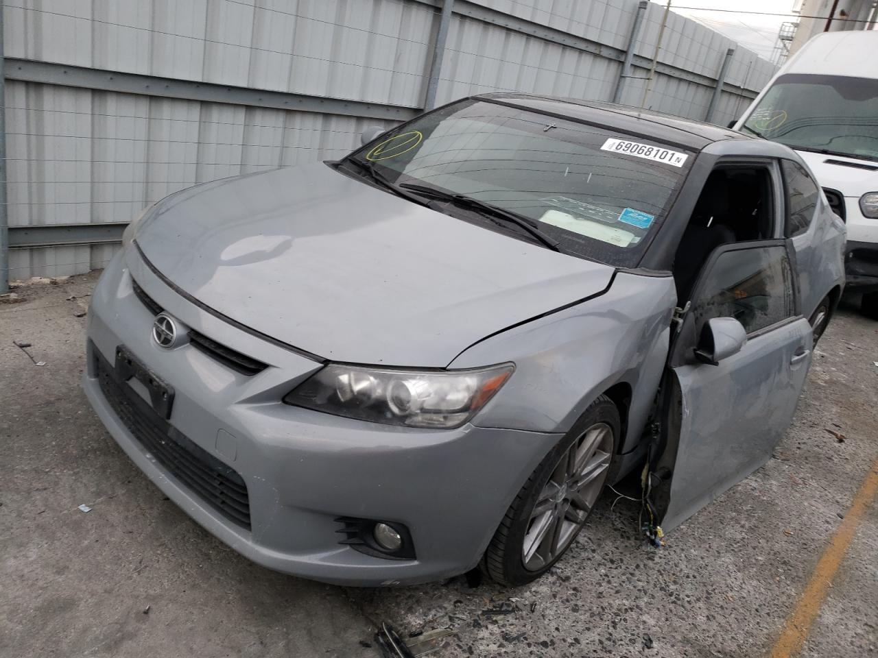 Photo 2 from auction – 2012 TOYOTA SCION TC with VIN JTKJF5C79C3033633