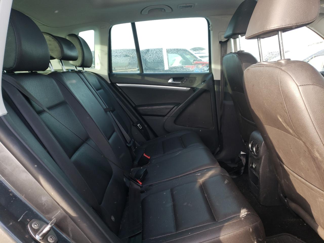 Photo 6 from auction – 2016 VOLKSWAGEN TIGUAN COM with VIN WVGJV7AX5GW012268