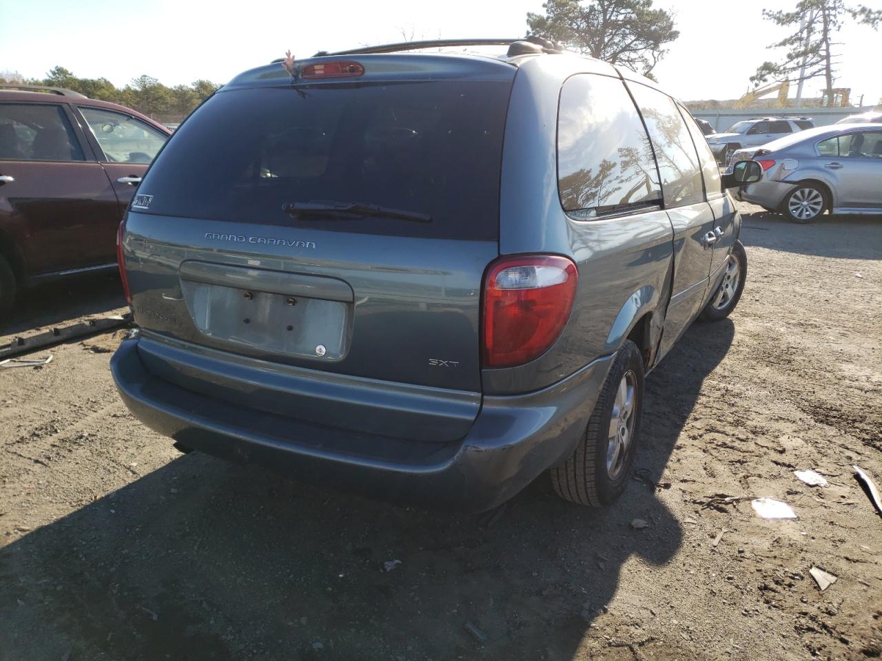 Photo 4 from auction – 2005 DODGE GRAND CARA with VIN 2D8GP44L75R443640