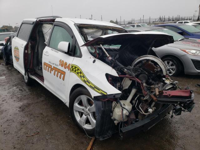 TOYOTA SIENNA 2011 z numerem VIN 5TDKK3DC3BS165078 - Zdjęcie z aukcji