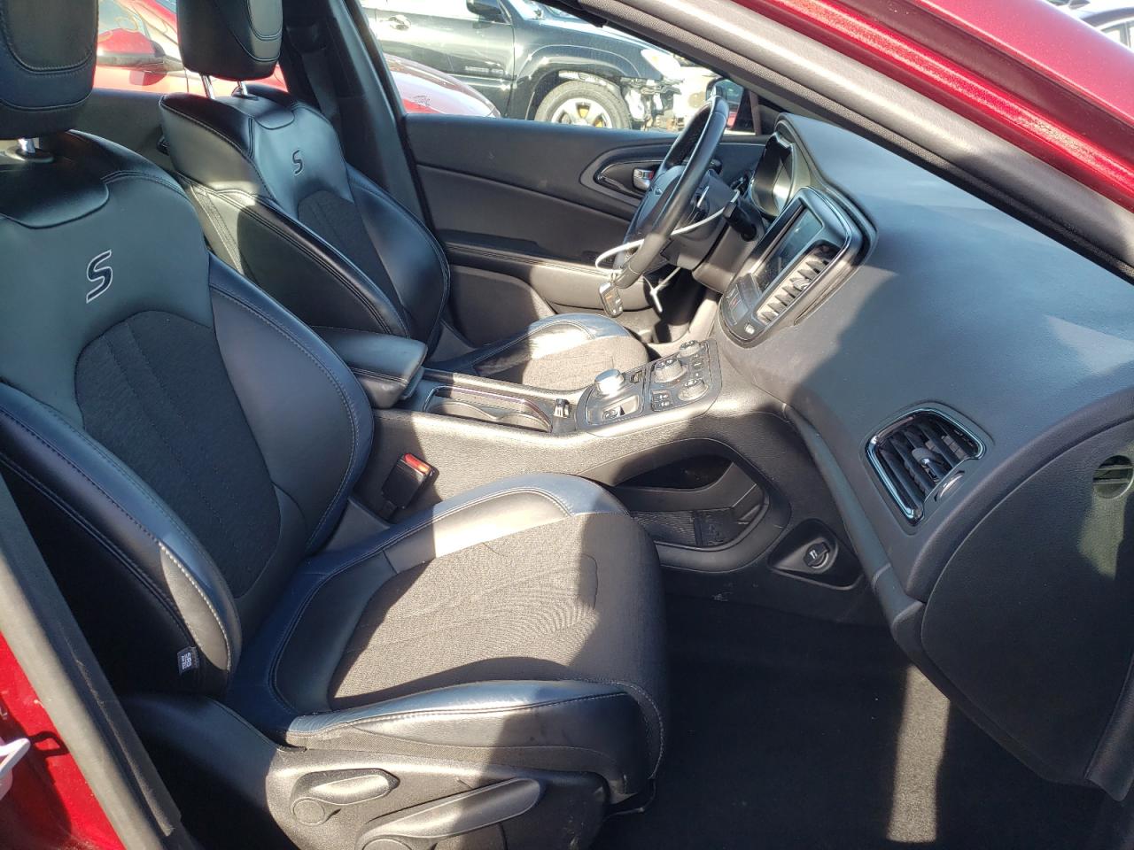 Photo 5 from auction – 2016 CHRYSLER 200 S with VIN 1C3CCCBB9GN117937