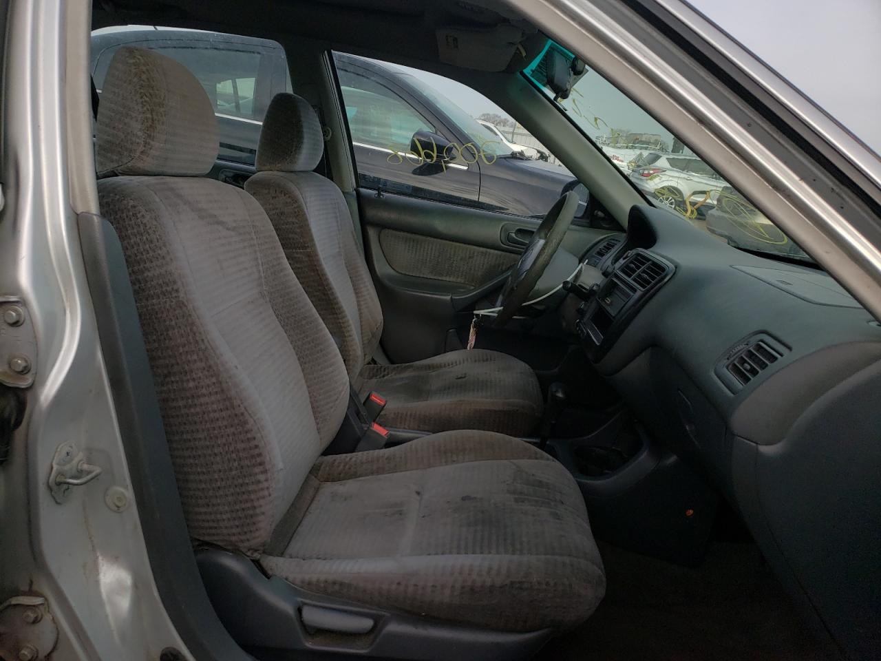 Photo 5 from auction – 2000 HONDA CIVIC BASE with VIN 2HGEJ6618YH579060