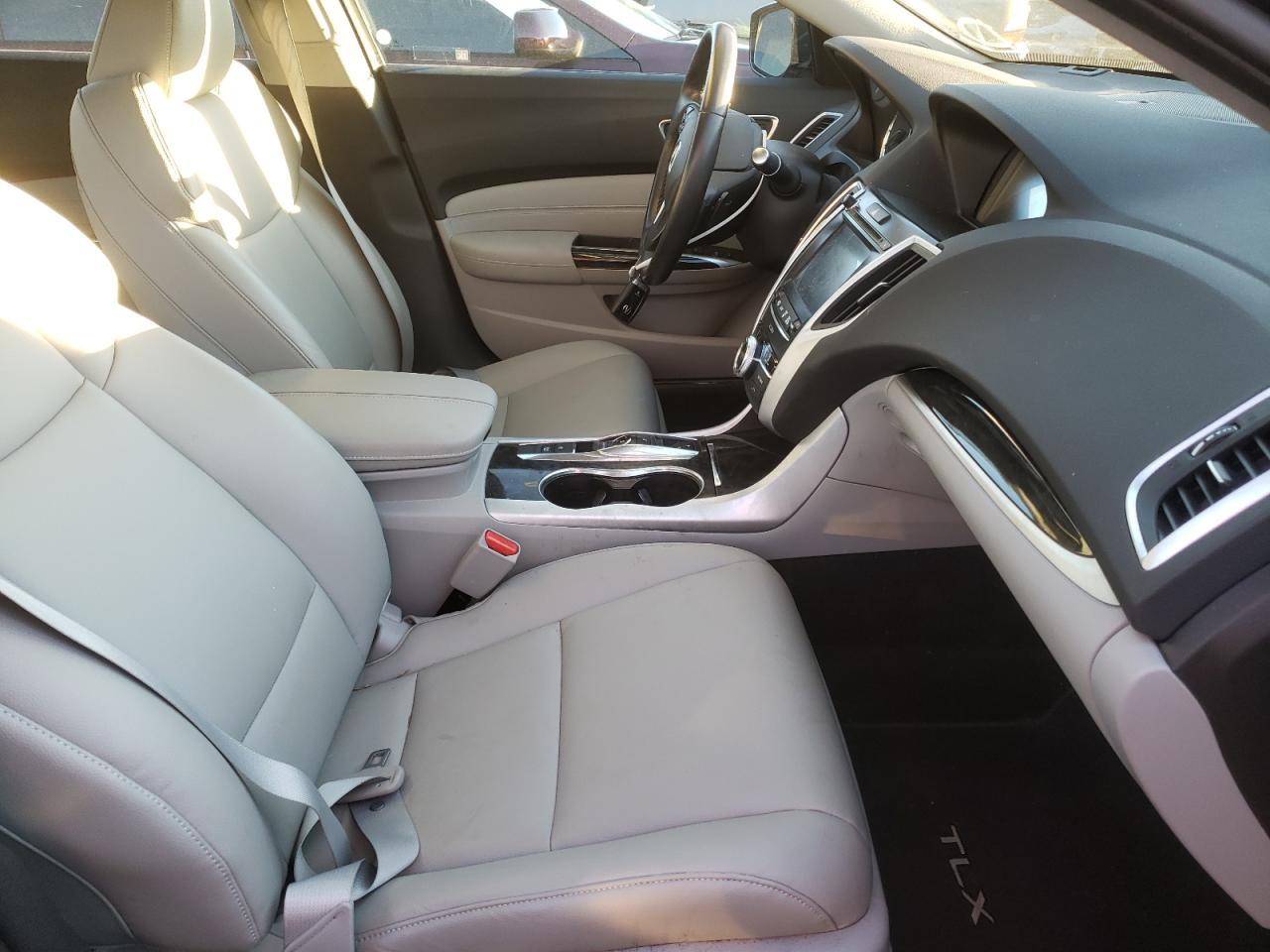 Photo 5 from auction – 2018 ACURA TLX with VIN 19UUB2F33JA011287