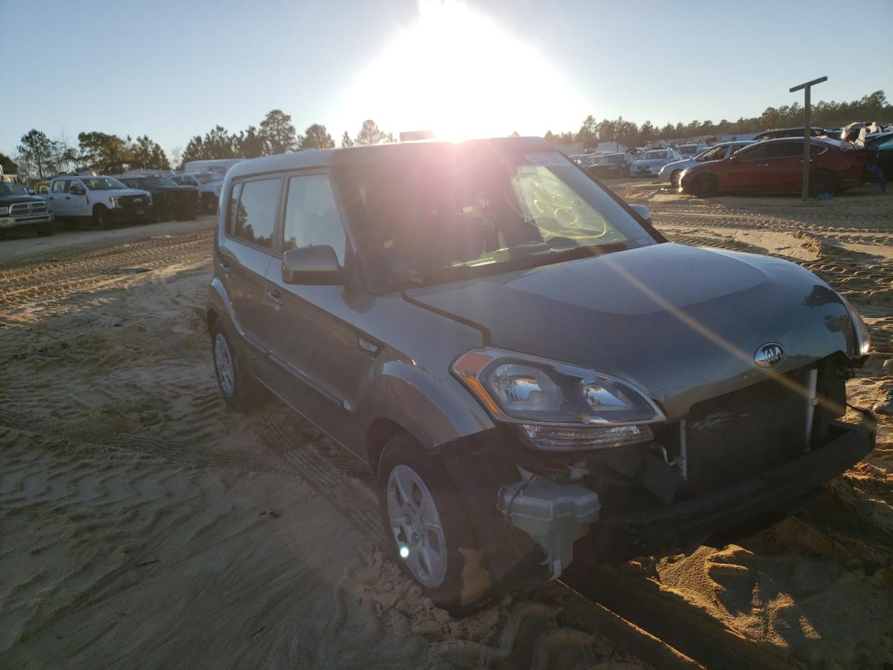 KIA SOUL 2013 with VIN KNDJT2A56D7533825 - Photo from auction
