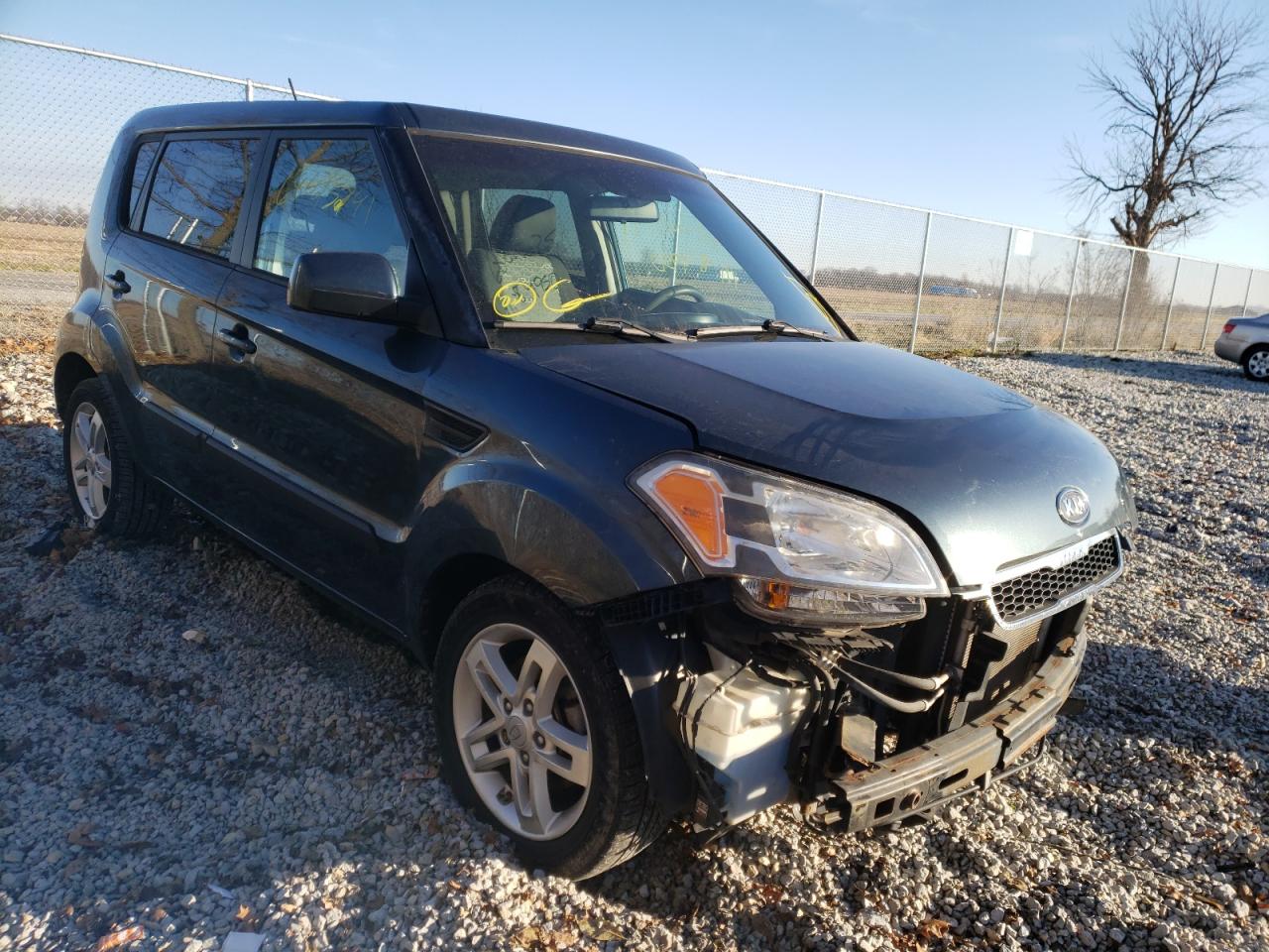 KIA SOUL + 2011 with VIN KNDJT2A26B7201578 - Photo from auction