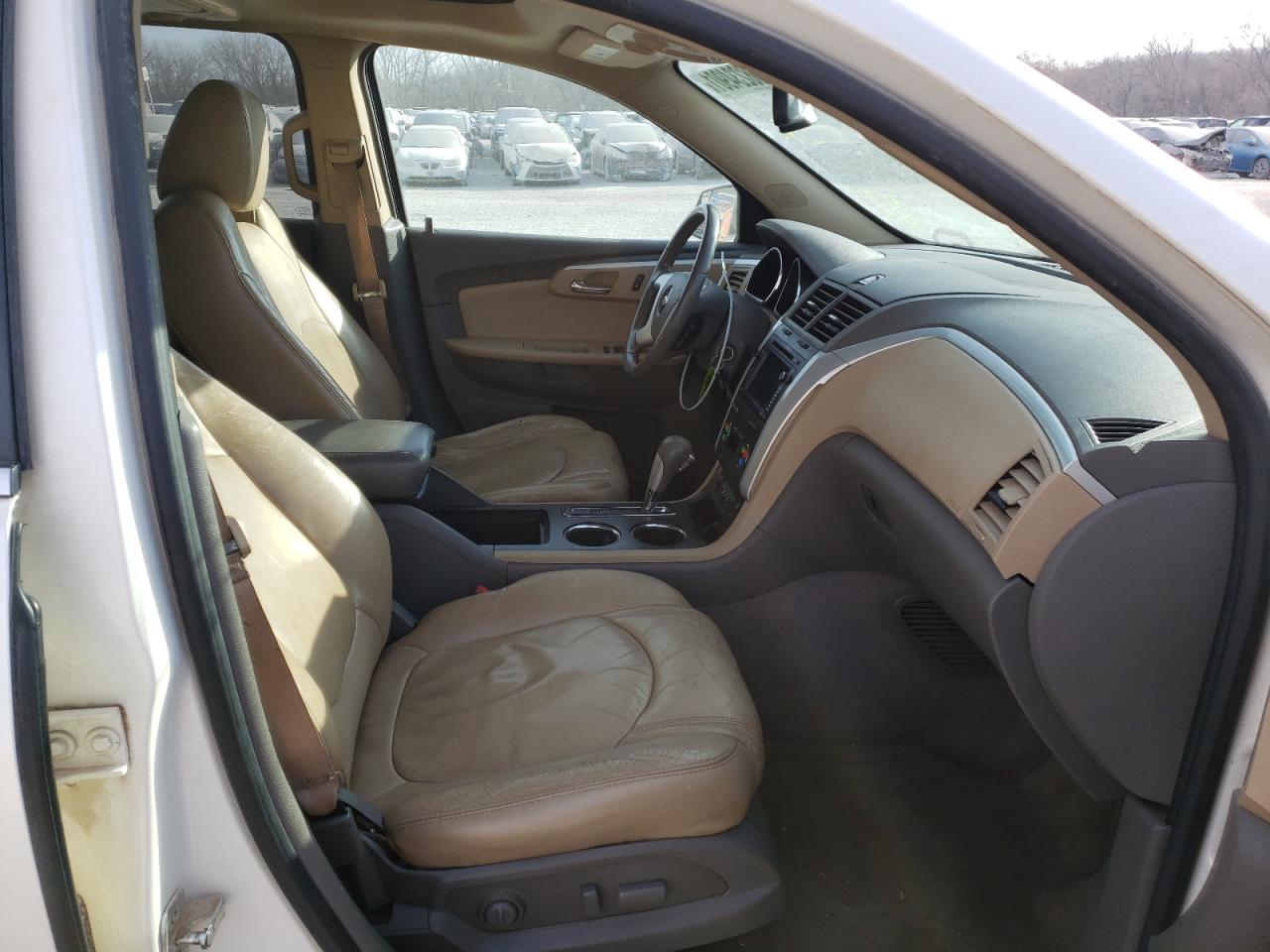 Photo 5 from auction – 2011 CHEVROLET TRAVERSE L with VIN 1GNKRJED6BJ181139