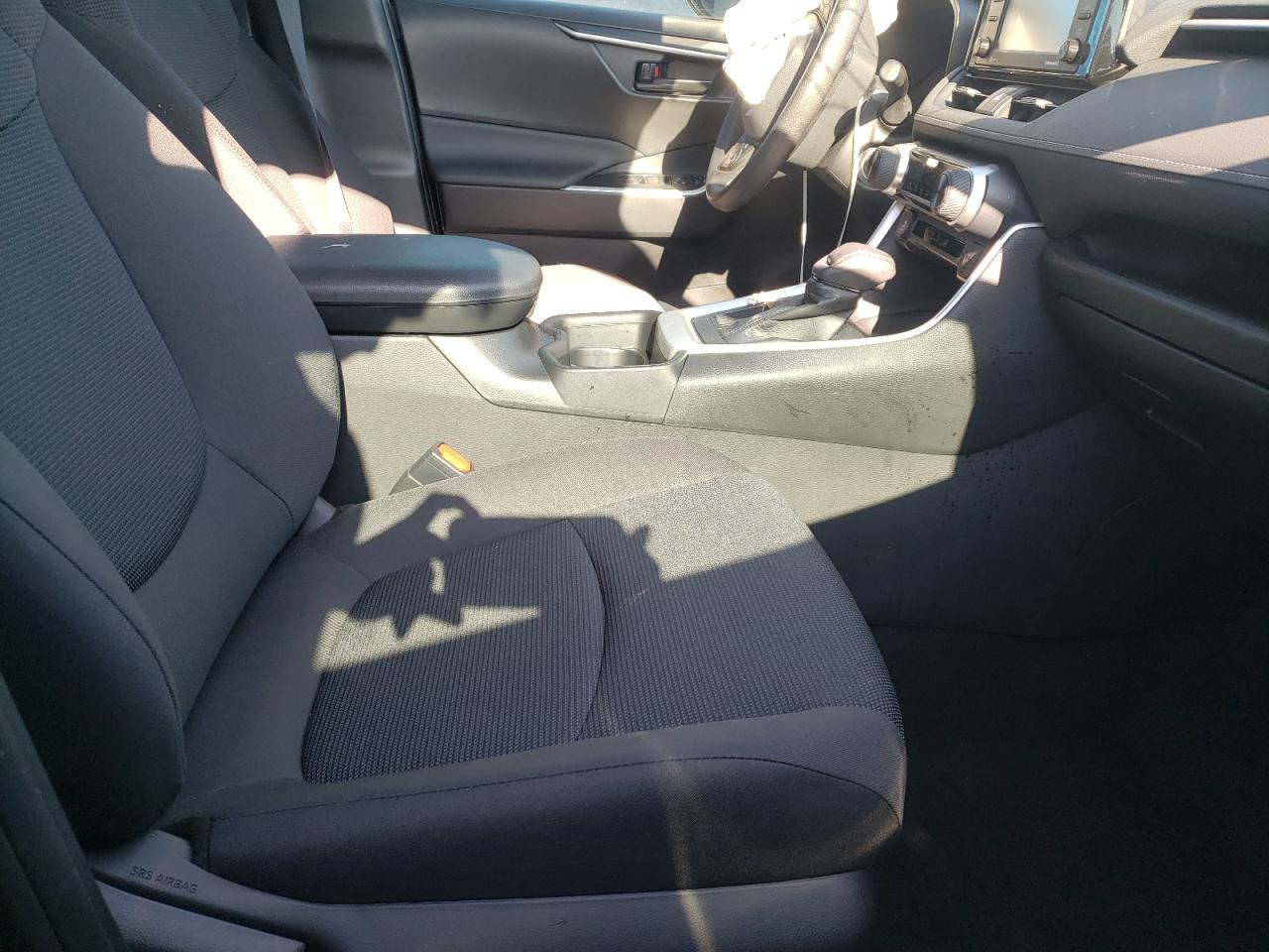 Photo 5 from auction – 2020 TOYOTA RAV4 LE with VIN 2T3H1RFV5LC079772