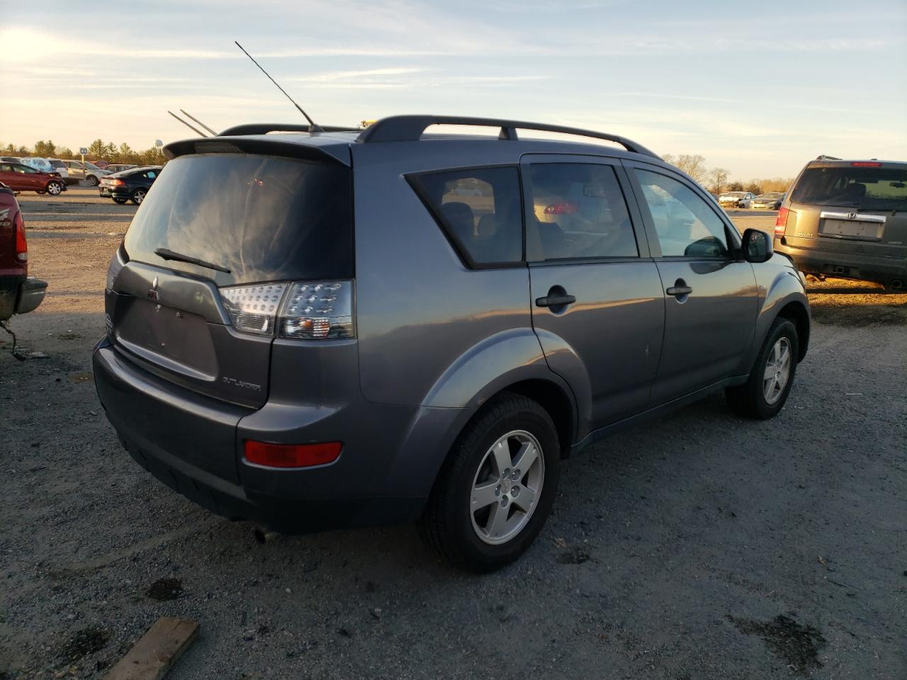 Photo 4 from auction – 2007 MITSUBISHI OUTLANDER with VIN JA4MT31X57Z004891