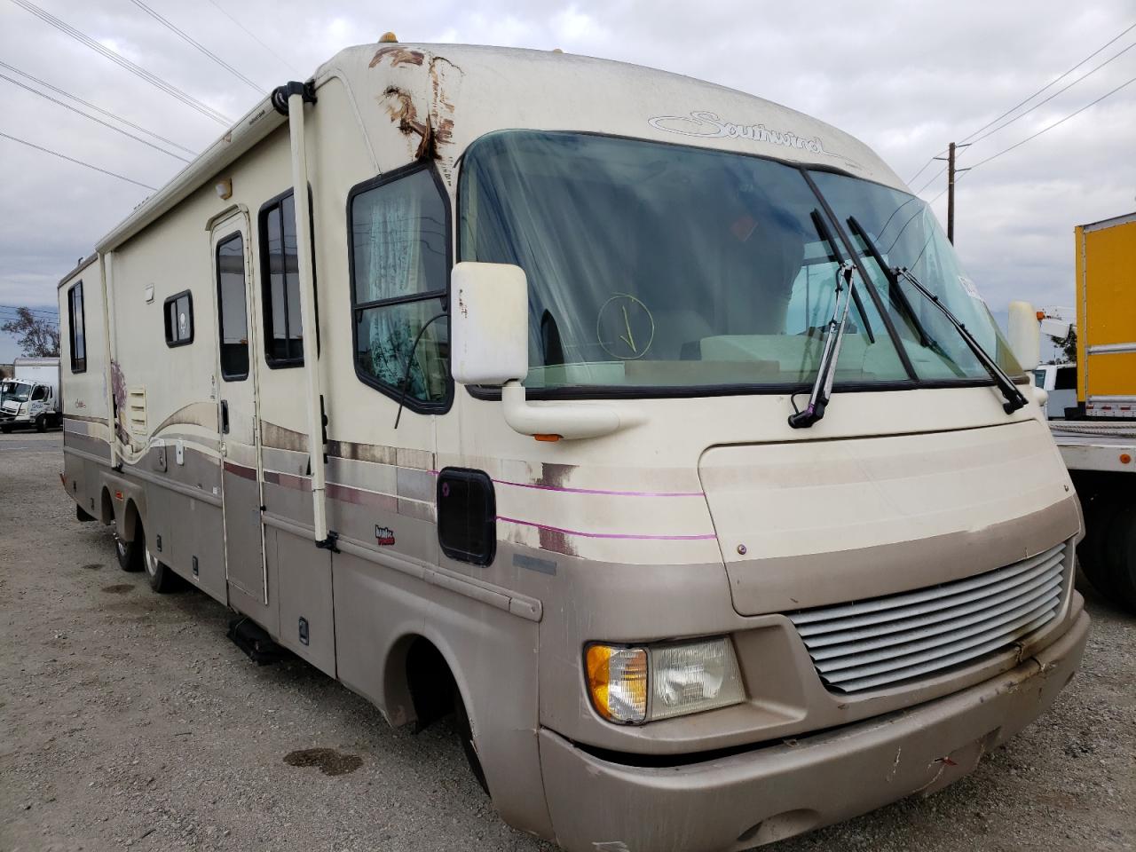 FLEE MOTORHOME 1996 with VIN 1GBLP37J7T3305771 - Photo from auction