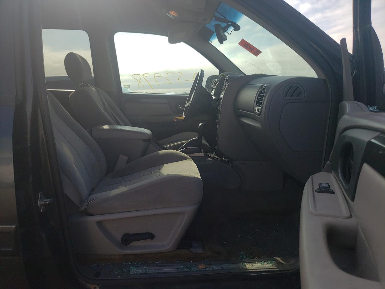 Photo 5 from auction – 2005 GMC ENVOY with VIN 1GKDS13S952129286