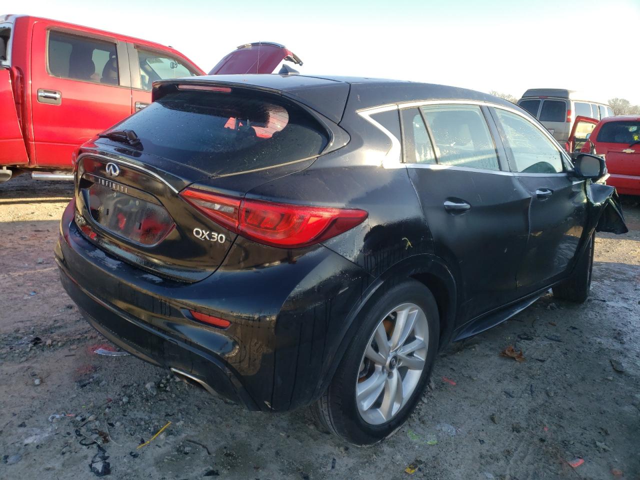 Photo 4 from auction – 2017 INFINITI QX30 BASE with VIN SJKCH5CP2HA017204