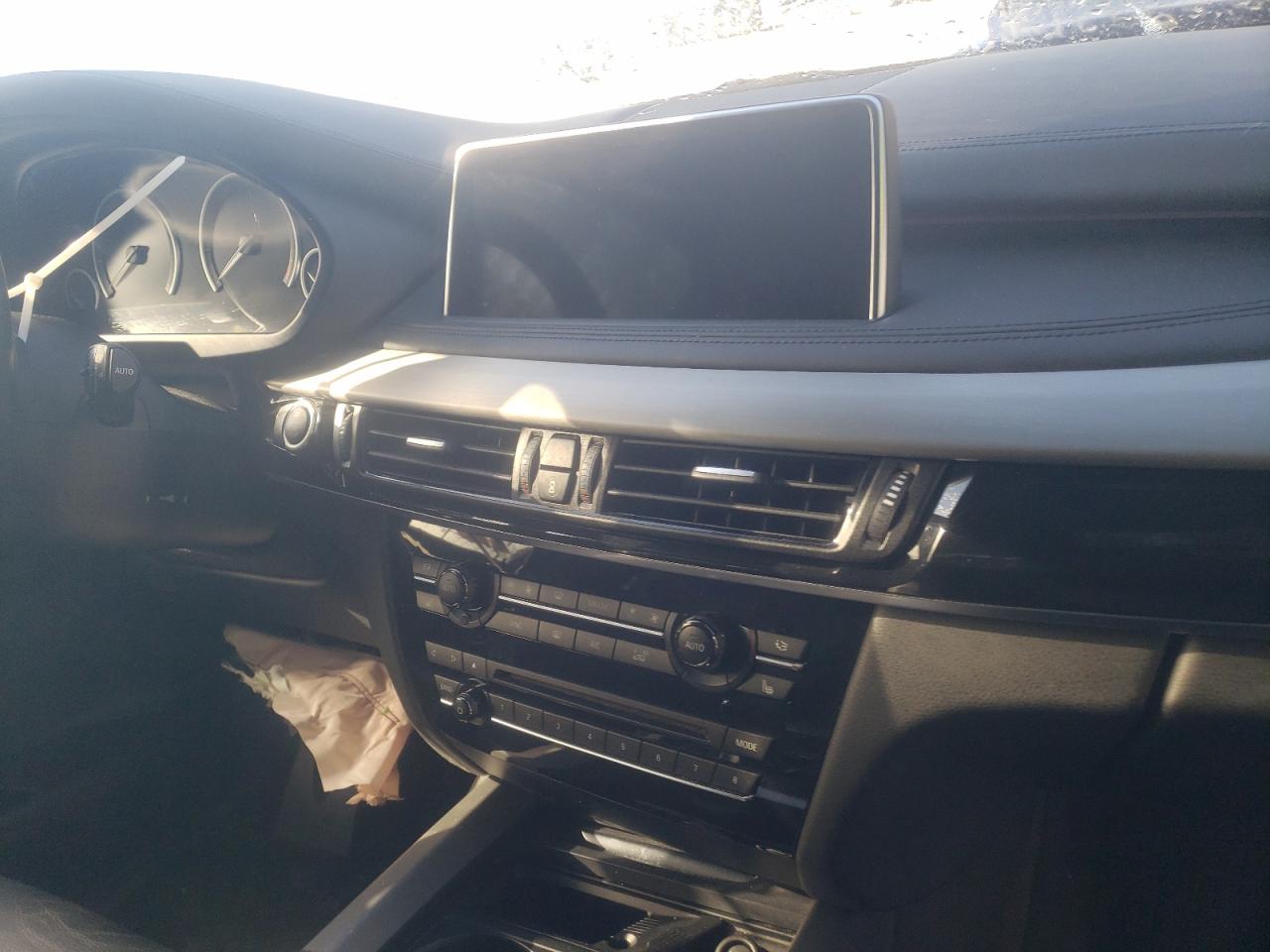 Photo 9 from auction – 2016 BMW X5 XDRIVE5 with VIN 5UXKR6C52G0J81278