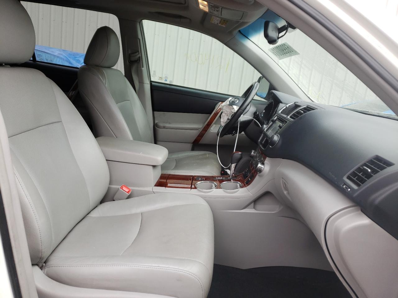 Photo 5 from auction – 2013 TOYOTA HIGHLANDER with VIN 5TDYK3EH2DS109009