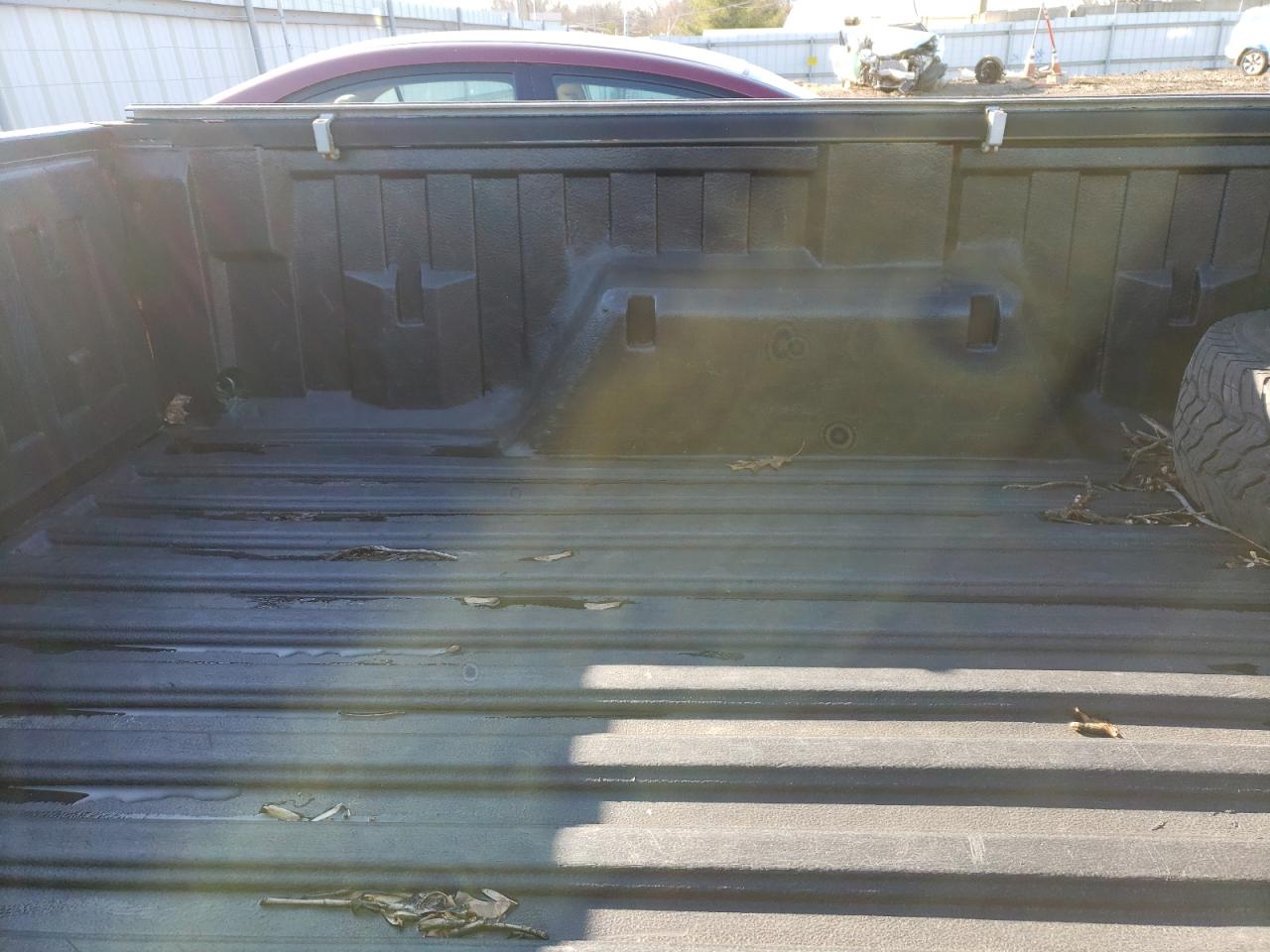 Photo 6 from auction – 2001 CHEVROLET SILVERADO with VIN 1GCEK14V91E248926