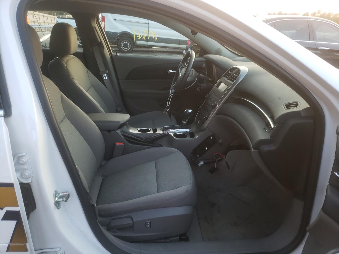 Photo 5 from auction – 2015 CHEVROLET MALIBU LS with VIN 1G11A5SLXFF265111