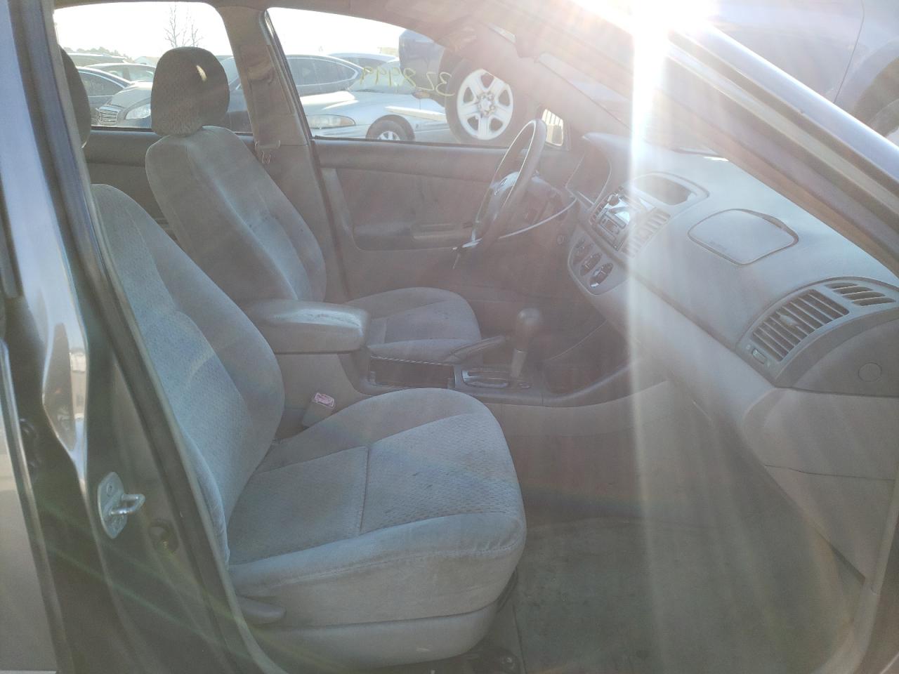 Photo 5 from auction – 2004 TOYOTA CAMRY LE with VIN 4T1BE32K24U818656