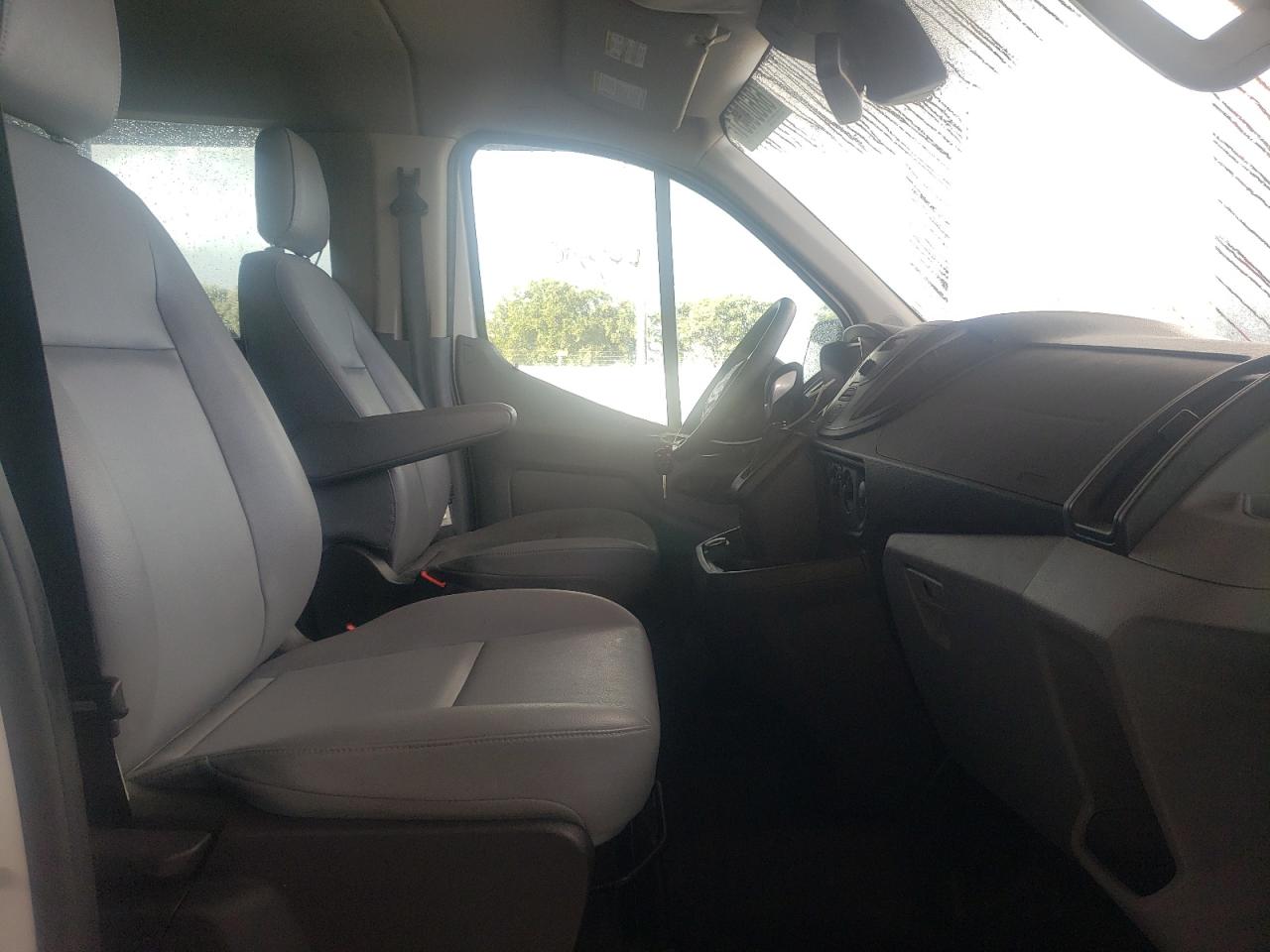 Photo 5 from auction – 2018 FORD TRANSIT T- with VIN 1FBZX2YM6JKB37394
