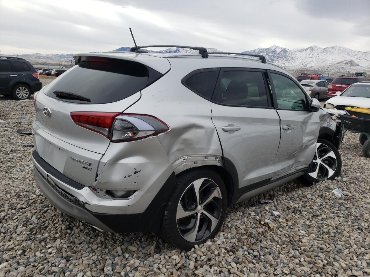 Photo 4 from auction – 2017 HYUNDAI TUCSON LIM with VIN KM8J3CA22HU355717