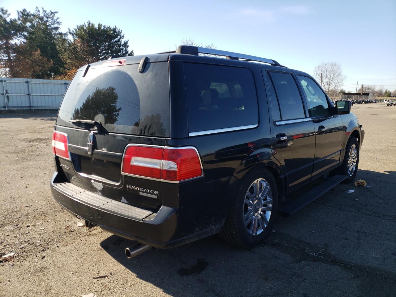 Photo 4 from auction – 2008 LINCOLN NAVIGATOR with VIN 5LMFU28548LJ10255