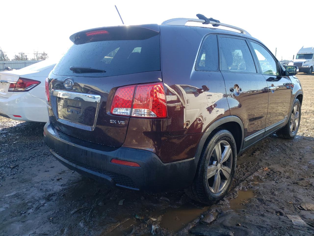 Photo 4 from auction – 2012 KIA SORENTO EX with VIN 5XYKUDA23CG307102