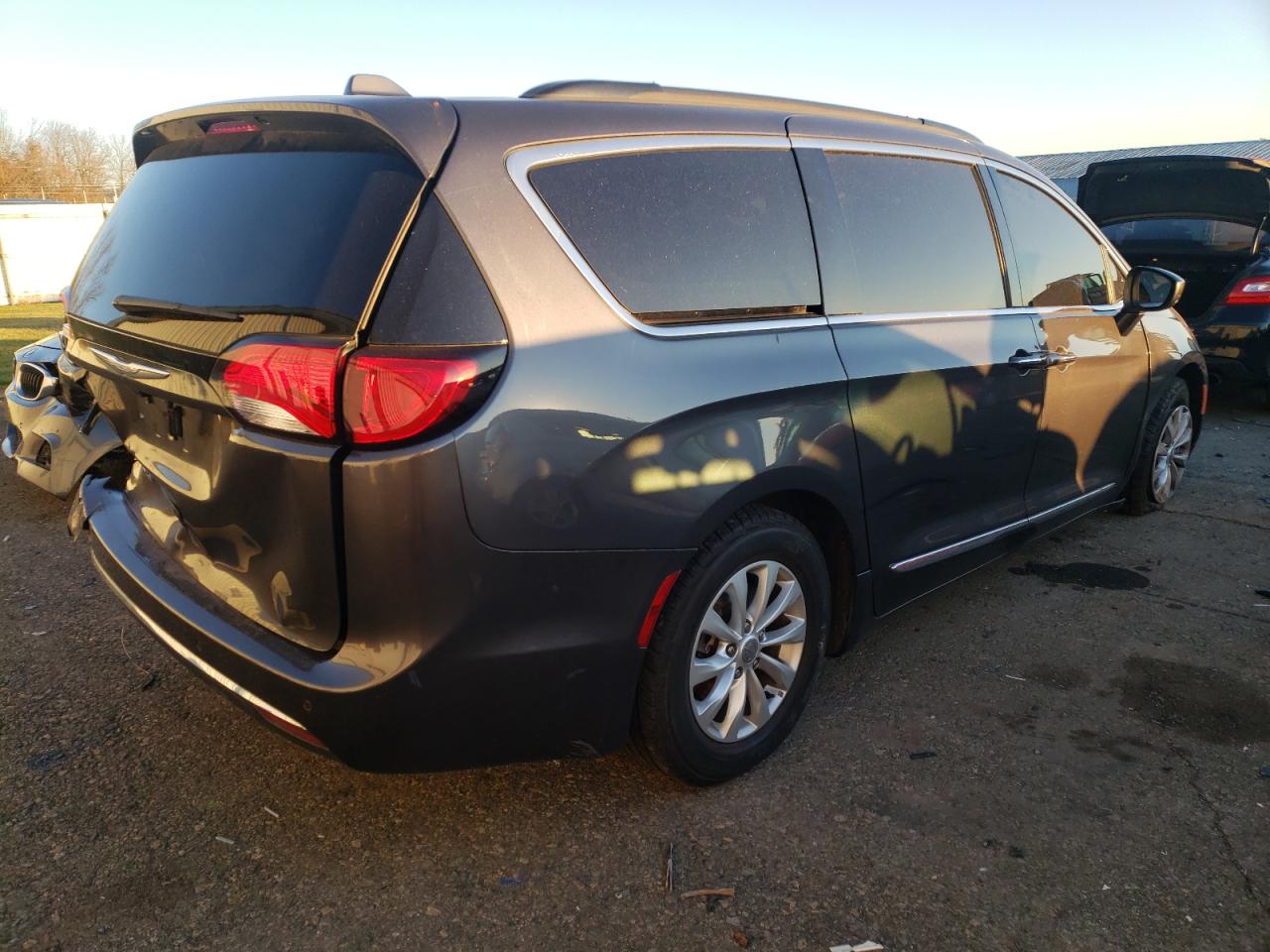 Photo 4 from auction – 2017 CHRYSLER PACIFICA T with VIN 2C4RC1BG6HR539416