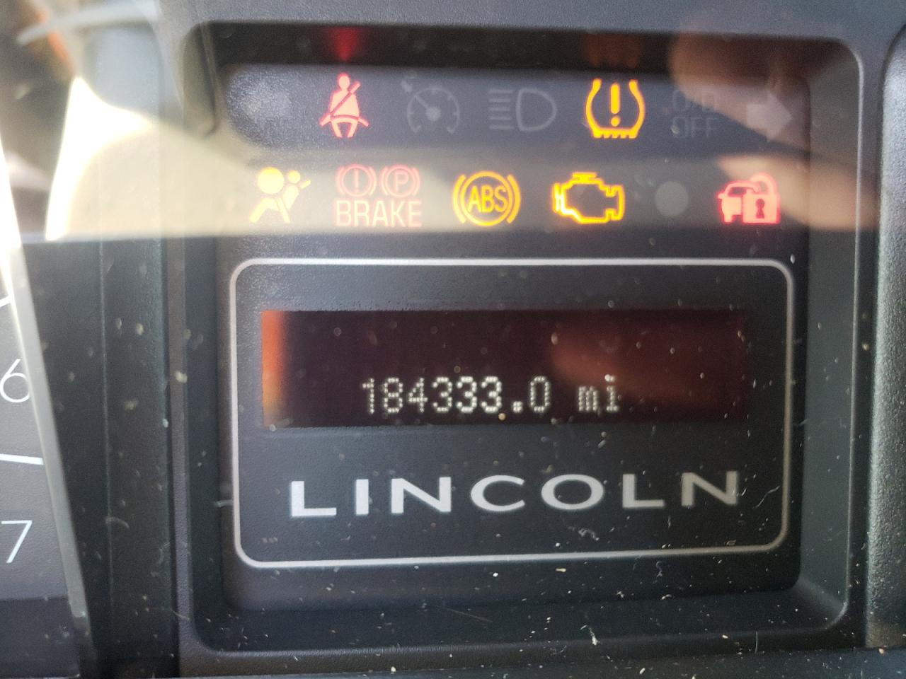 Photo 8 from auction – 2008 LINCOLN NAVIGATOR with VIN 5LMFU28548LJ10255