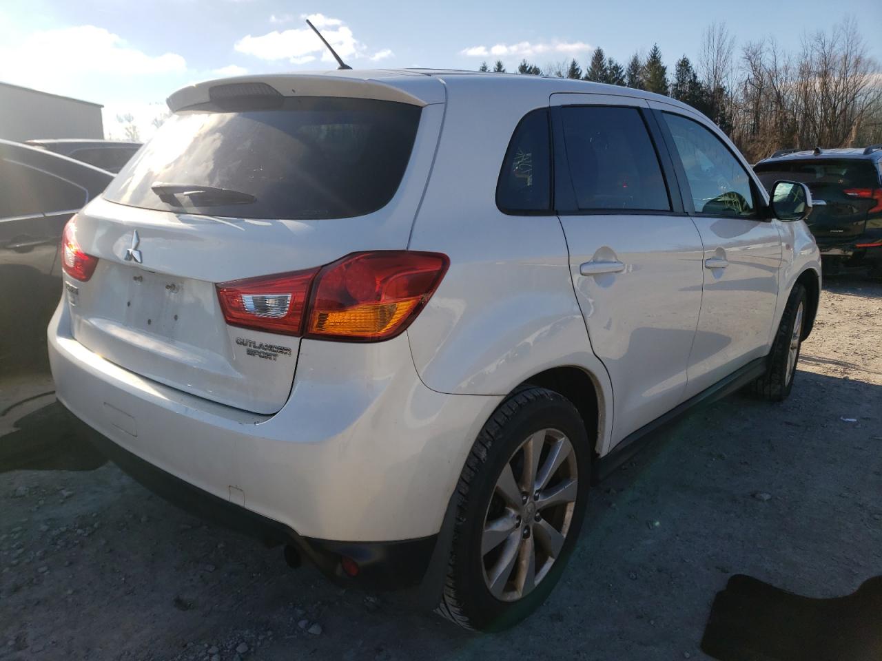 Photo 4 from auction – 2014 MITSUBISHI OUTLANDER with VIN 4A4AR3AUXEE006162