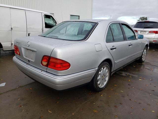 Photo 4 from auction – 1999 MERCEDES-BENZ E 320 with VIN WDBJF65H9XA812758