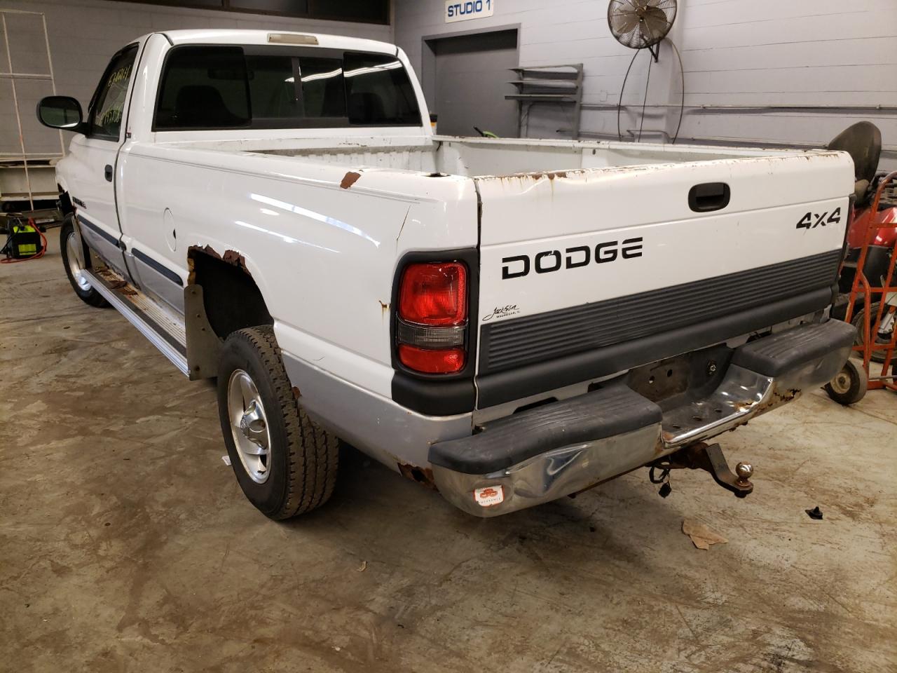 Photo 3 from auction – 1999 DODGE RAM 1500 with VIN 1B7HF16Z4XS153041