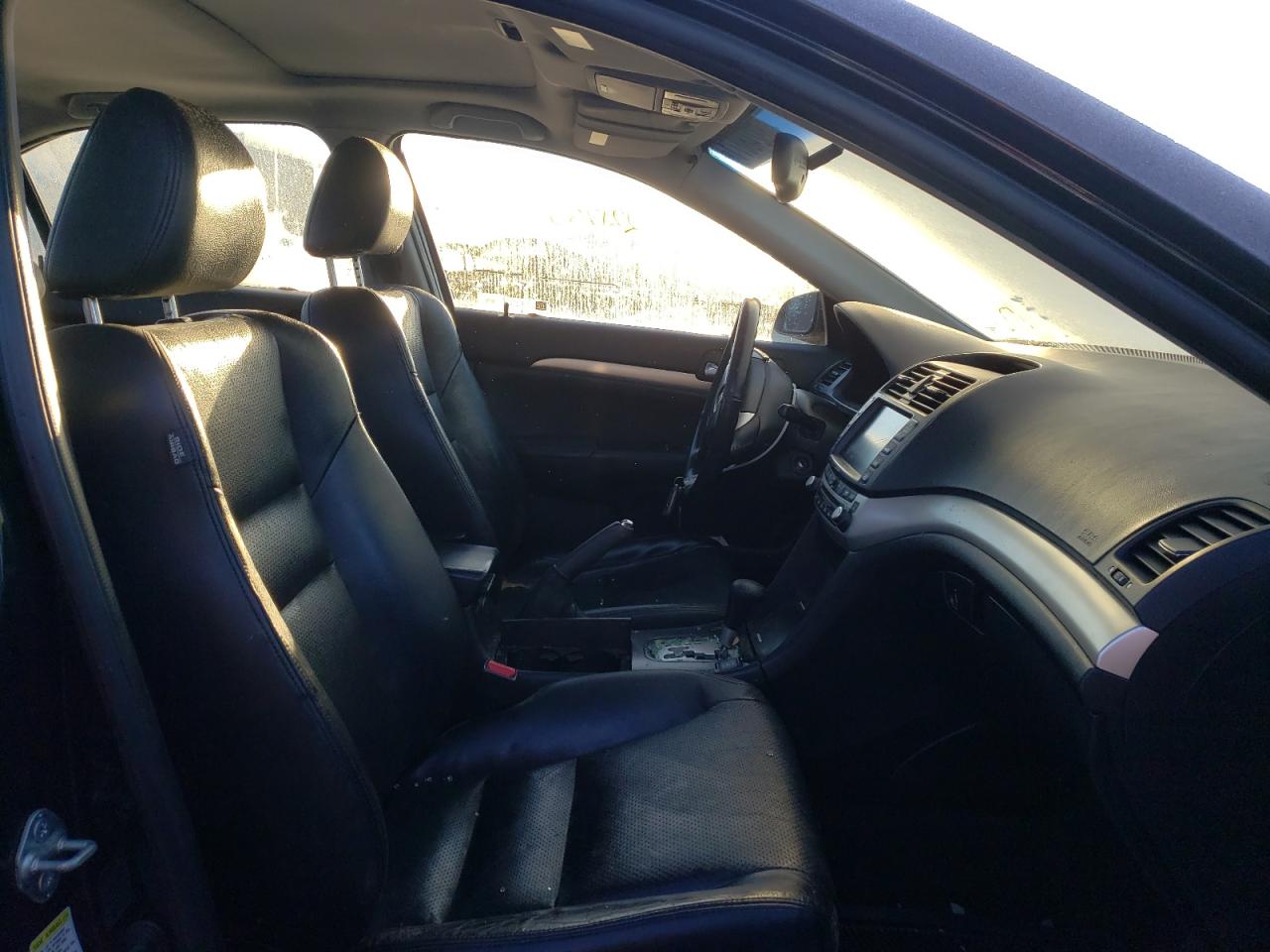 Photo 5 from auction – 2004 ACURA TSX with VIN JH4CL96914C032697