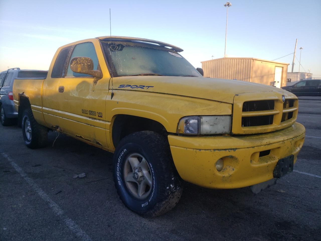 DODGE RAM 1500 2000 with VIN 1B7HF13Z6YJ129335 - Photo from auction