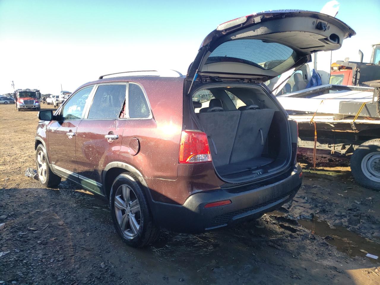 Photo 3 from auction – 2012 KIA SORENTO EX with VIN 5XYKUDA23CG307102
