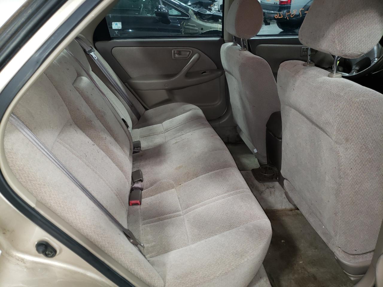 Photo 6 from auction – 2001 TOYOTA CAMRY CE with VIN 4T1BG22K11U794480