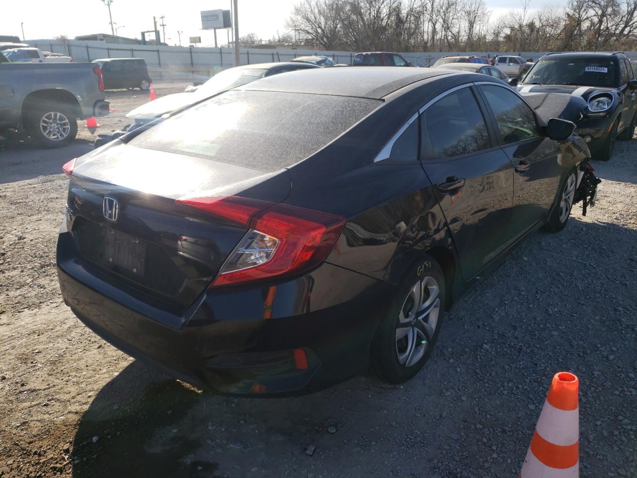 Photo 4 from auction – 2018 HONDA CIVIC LX with VIN 19XFC2F57JE013580
