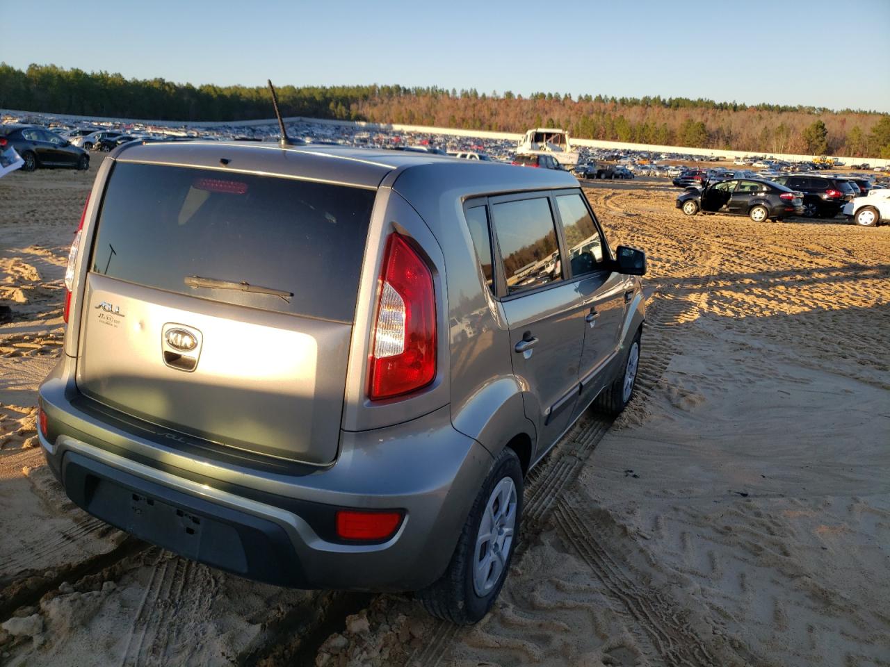 Photo 4 from auction – 2013 KIA SOUL with VIN KNDJT2A56D7533825