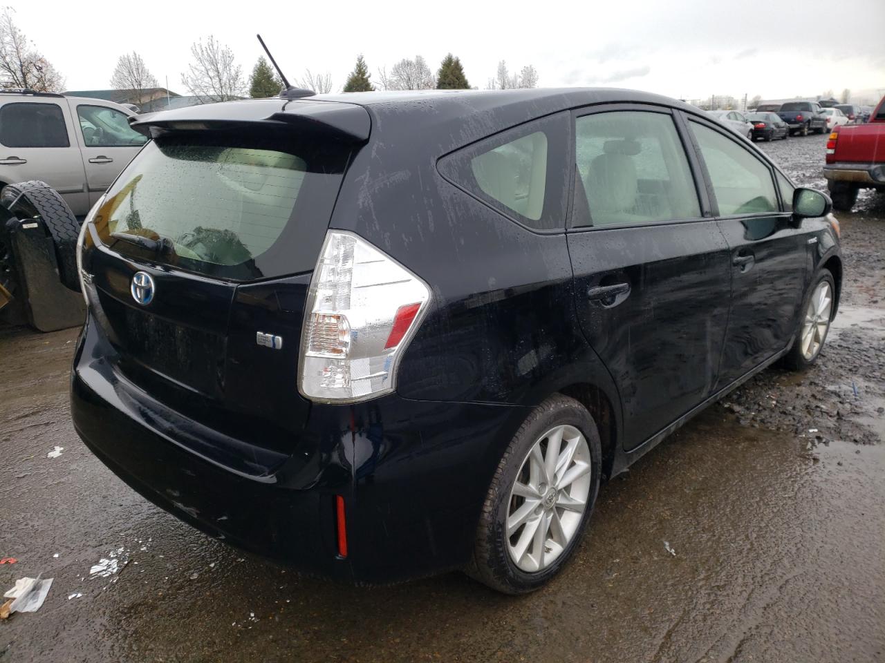 Photo 4 from auction – 2013 TOYOTA PRIUS V with VIN JTDZN3EU1D3259946