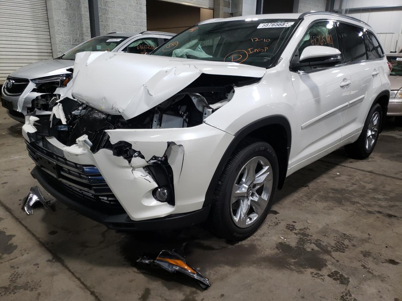 Photo 2 from auction – 2017 TOYOTA HIGHLANDER with VIN 5TDDZRFH1HS463797