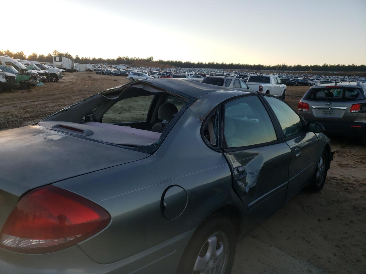 Photo 9 from auction – 2005 FORD TAURUS SE with VIN 1FAFP53215A157270