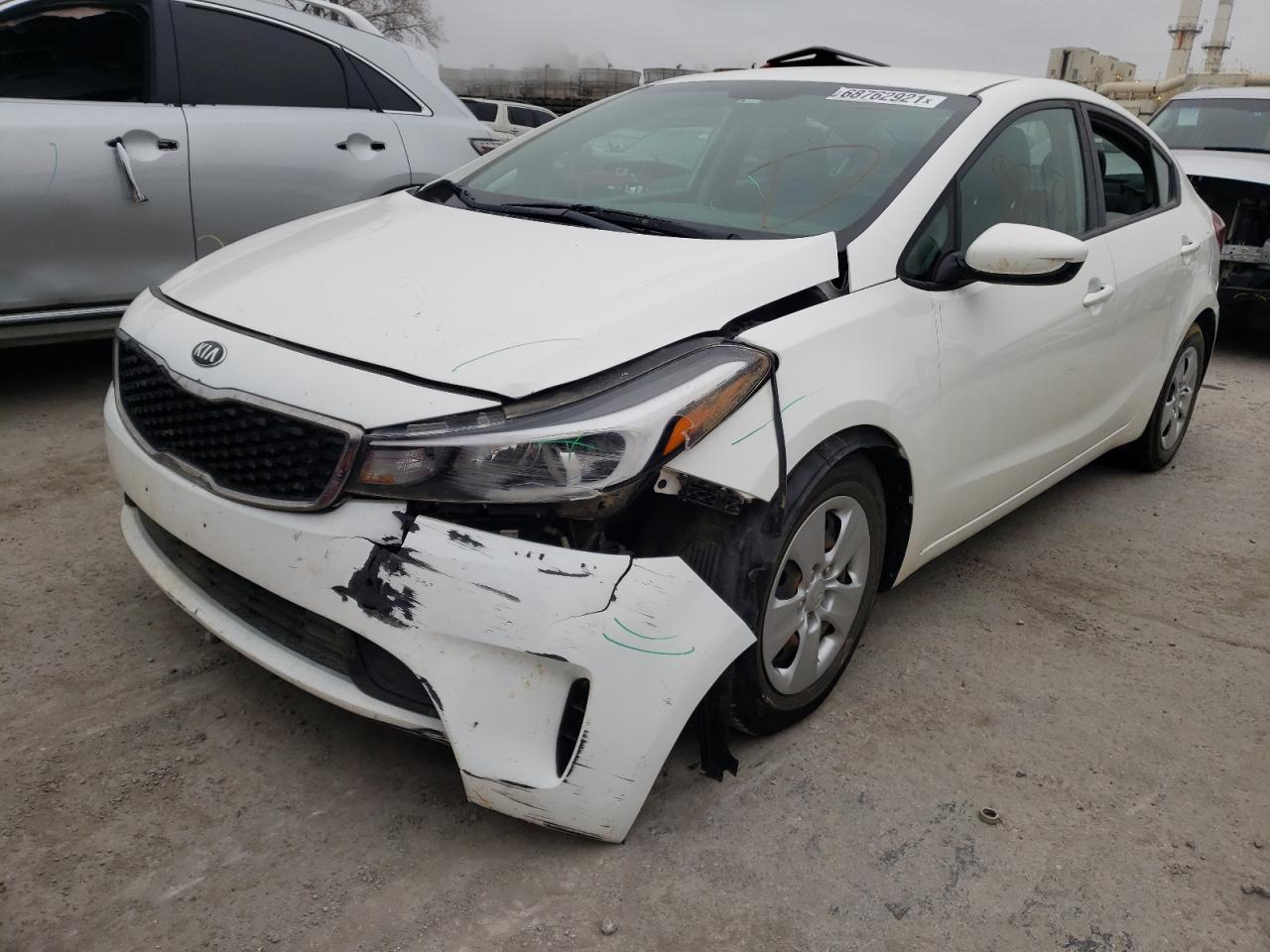 Photo 2 from auction – 2017 KIA FORTE LX with VIN 3KPFK4A72HE071839