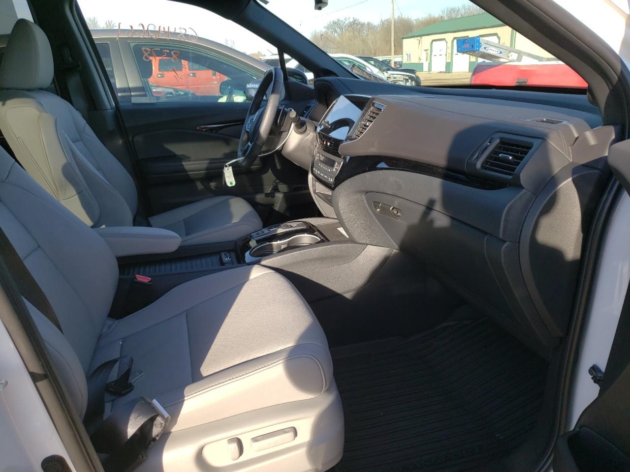 Photo 5 from auction – 2021 HONDA PASSPORT E with VIN 5FNYF8H06MB007255