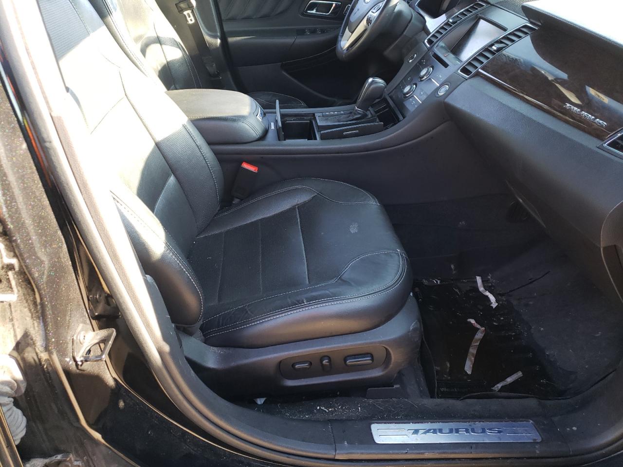Photo 5 from auction – 2014 FORD TAURUS LIM with VIN 1FAHP2F82EG158190