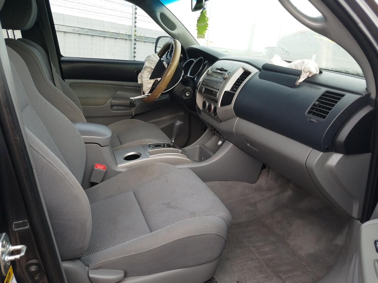 Photo 5 from auction – 2011 TOYOTA TACOMA DOU with VIN 3TMLU4EN3BM059539