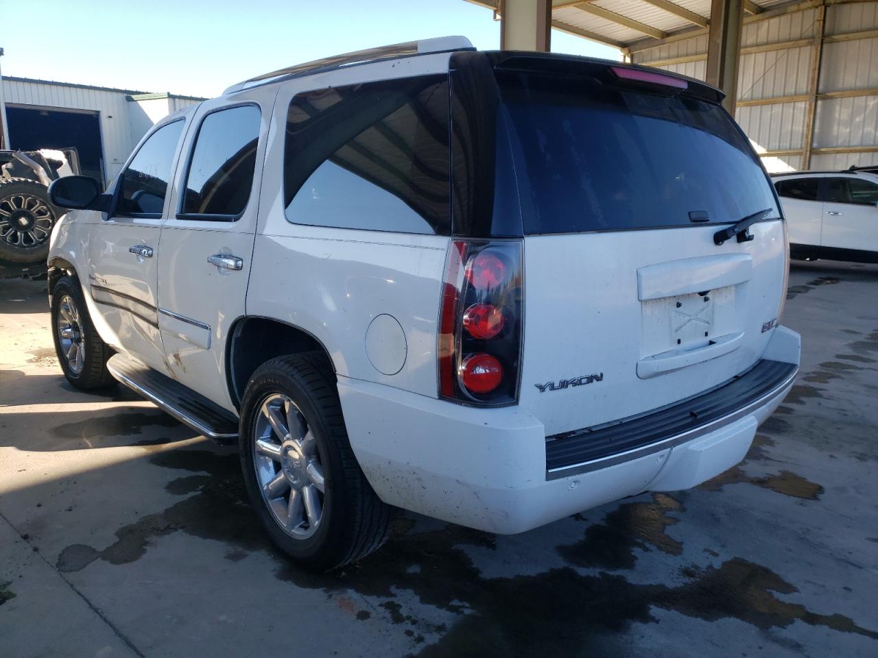 Photo 3 from auction – 2008 GMC YUKON DENA with VIN 1GKFK63878J243761