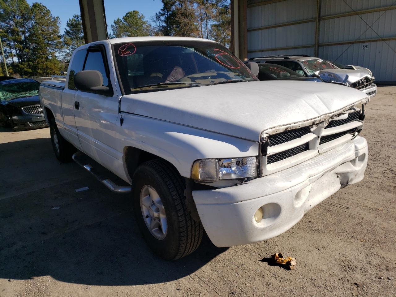 DODGE RAM 1500 2000 with VIN 1B7HC13Z5YJ141677 - Photo from auction