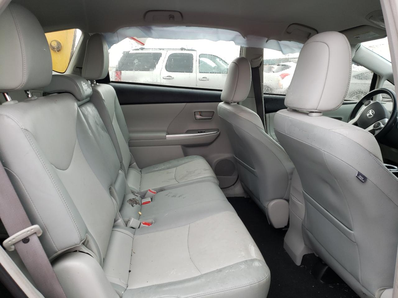 Photo 6 from auction – 2013 TOYOTA PRIUS V with VIN JTDZN3EU1D3259946